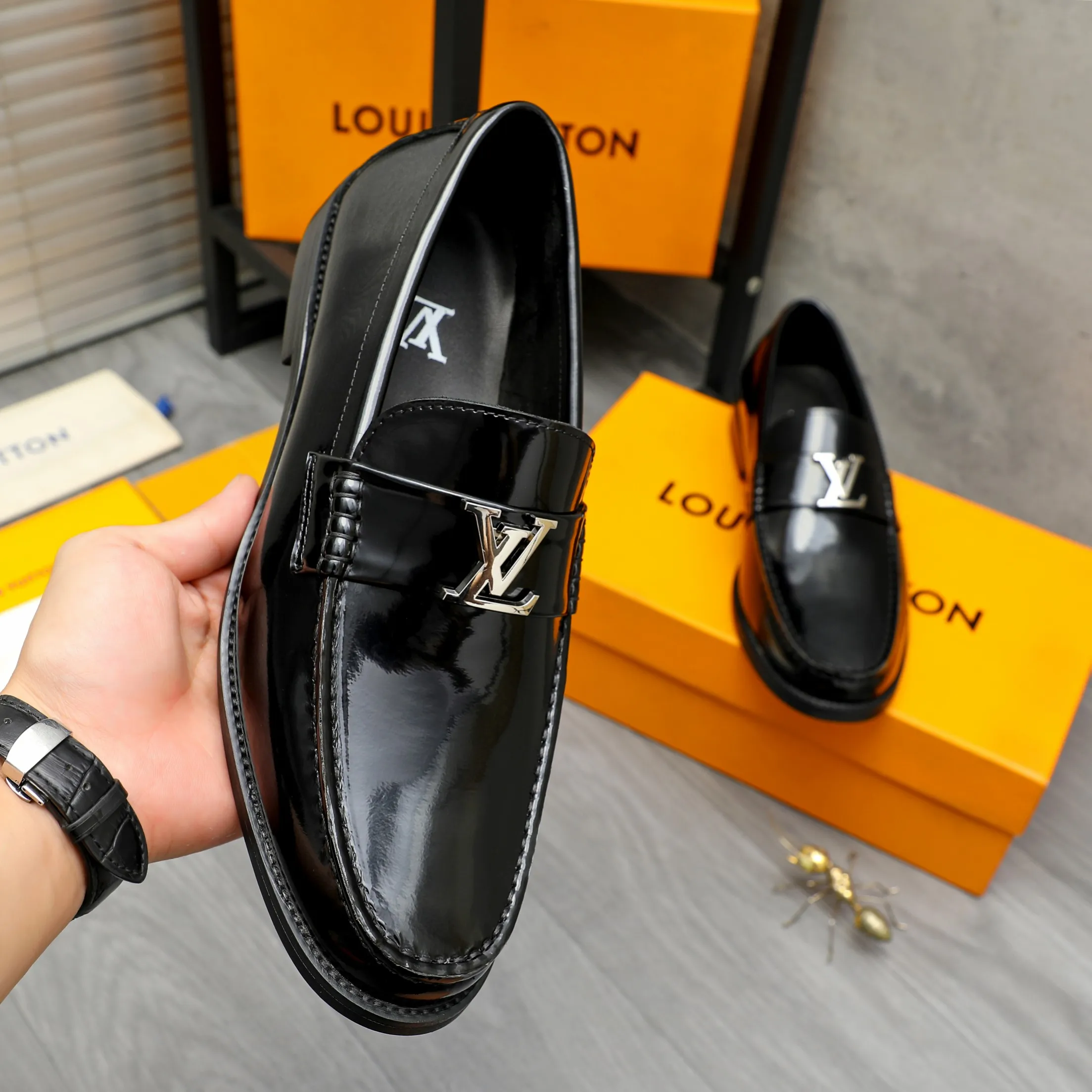 Men's shoes 💰442 Product trademark: LV "Louis Vuitton" business slip-on leather shoes Regular size: 38-46 (45.46 custom-made, non-returnable) Product materials: Selected patent cowhide upper, cowhide lining, original rubber outsole